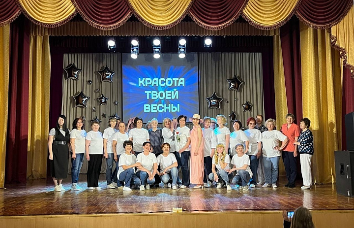 22 мая во дворце молодёжи Серебряные волонтёры организовали и провели творческую образовательную программу для женщин «Красота твоей весны»